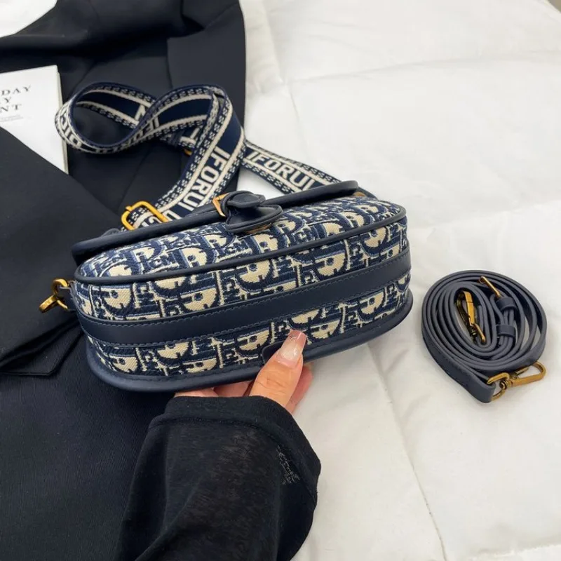 حقيبة كروس أنيقة للسيدات الناضجات بلمسة نهائية من الساتان وملمس لامع أنيق لليالي الحفلة الراقصة والمناسبات الرسمية #4