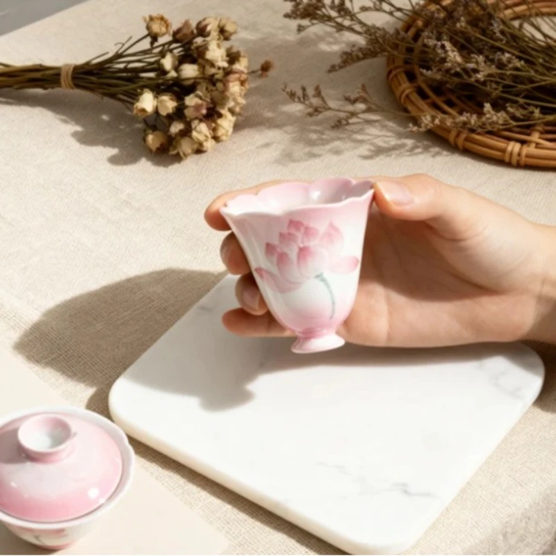 Rosa handbemalte Lotus-Teetasse aus Keramik mit ausgestelltem Rand, Zen-Teeschale für Kung-Fu-Zeremonie, Blumendesign, HighStem-Nipptasse