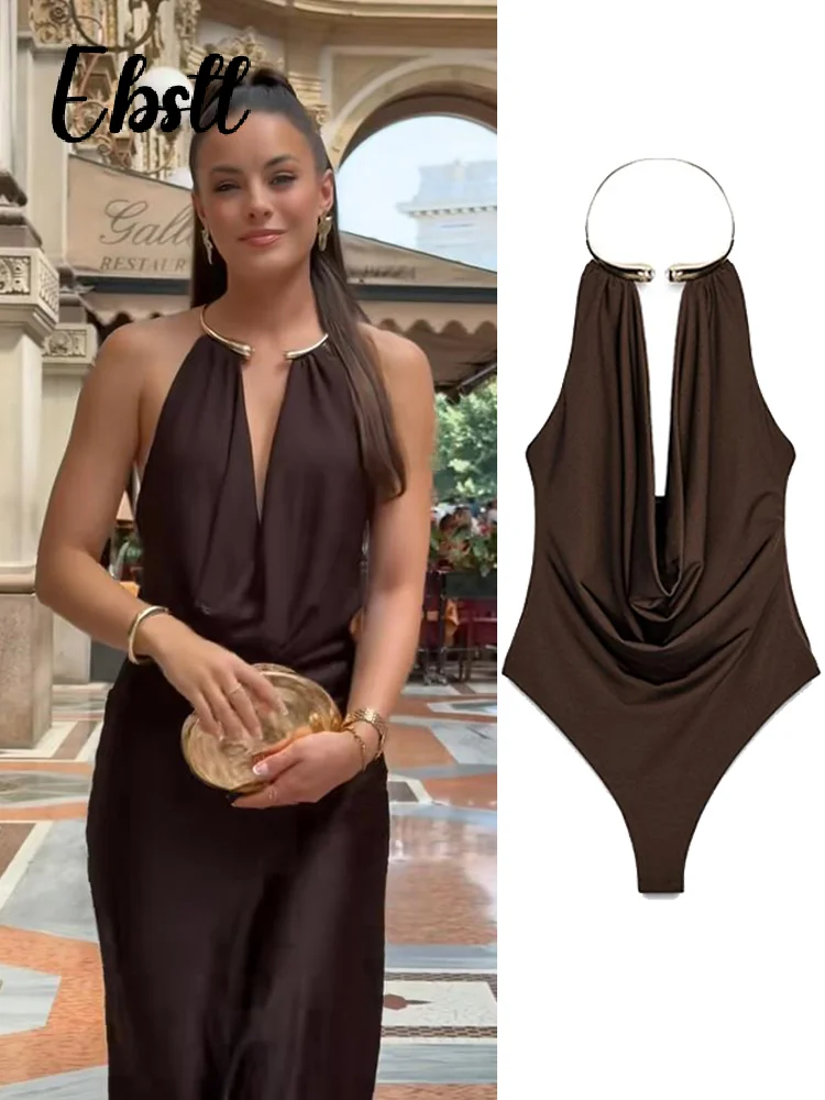 بدلة قفز نسائية مثيرة ذات رسن معدني عميق على شكل حرف v بدلة قصيرة بدون أكمام عالية الشارع موضة صيف 2025 ملابس نوادي ضيقة جديدة للسيدات