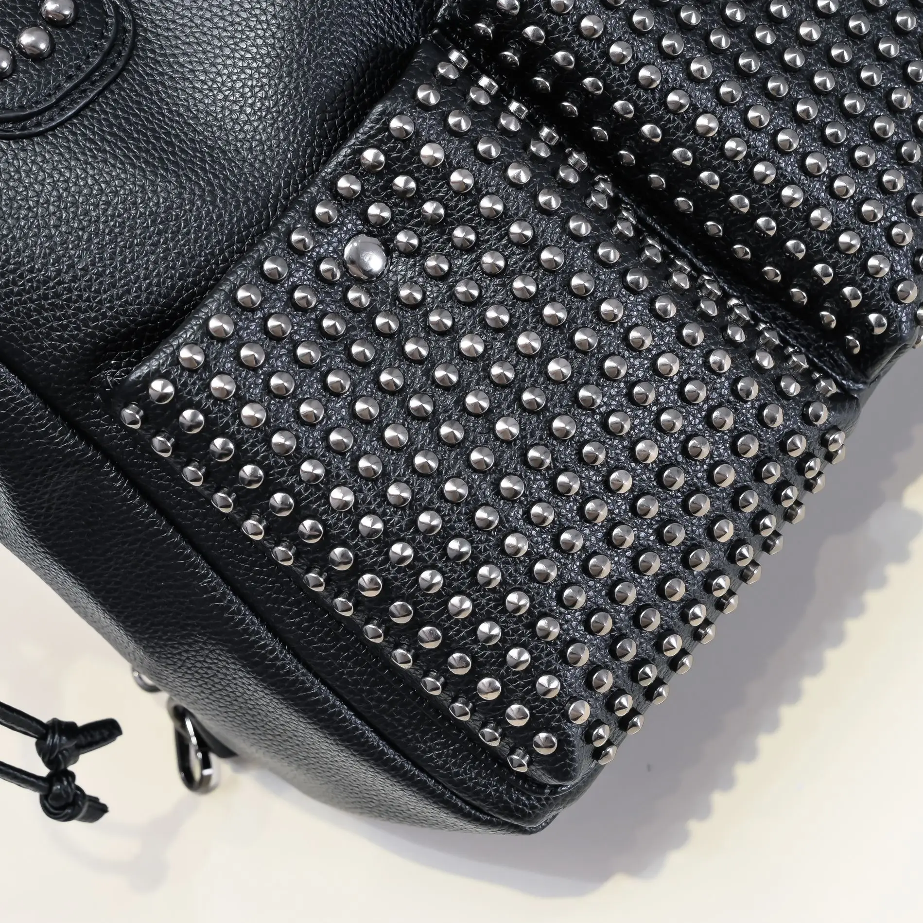 Gothic Style Tote Bag for Women Steampunk Studded Handbag Trendy Top Handle Crossbody Shoulder Bag Rivet Backpack Large Capacity