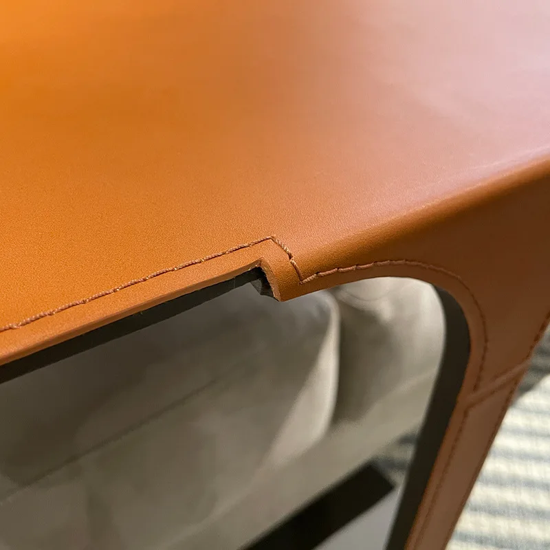 Wuli Italiaanse Licht Luxe Smeedijzeren Side Tafel Minimalistische Designer Oranje Zadel Lederen Vierkante Metalen Bijzettafel