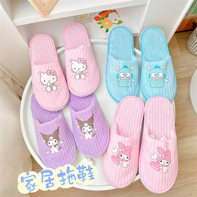 Sanrio-Zapatillas desechables de dibujos animados para hombre y mujer, sandalias de viaje portátiles de lana de Coral, chanclas suaves y cálidas para interiores, zapatillas para invitados