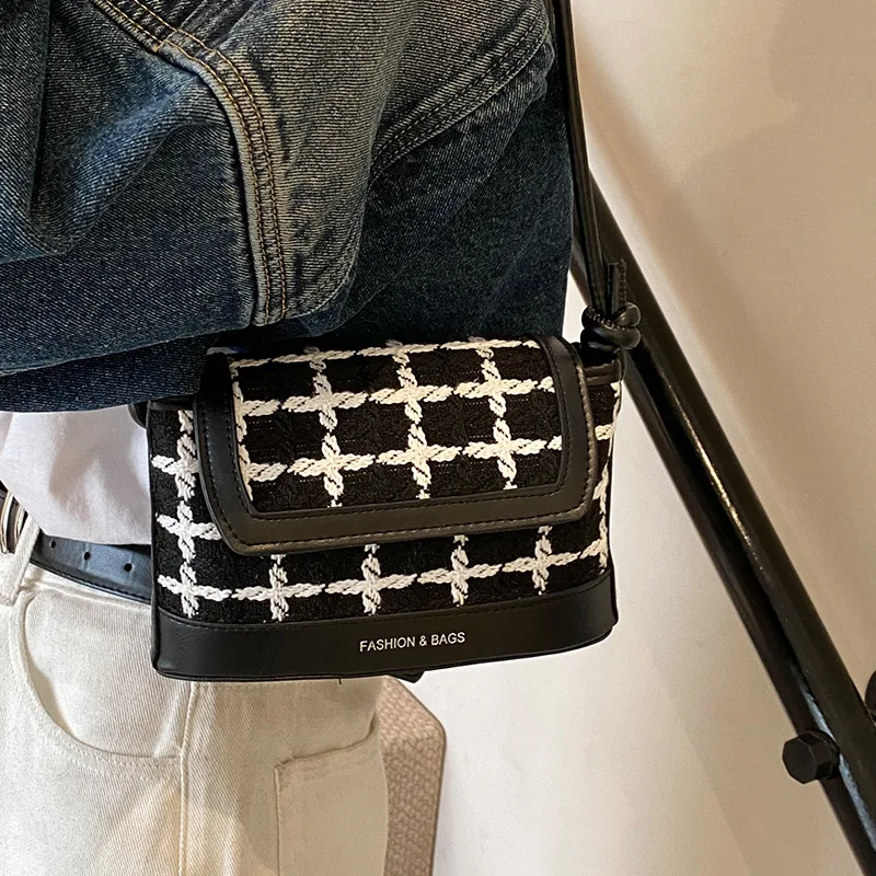 

2025 Trendy Womens Crossbody Bag Fashionable Shoulder Purse Versatile Niche Handbag Stylish Instagrammable Tote