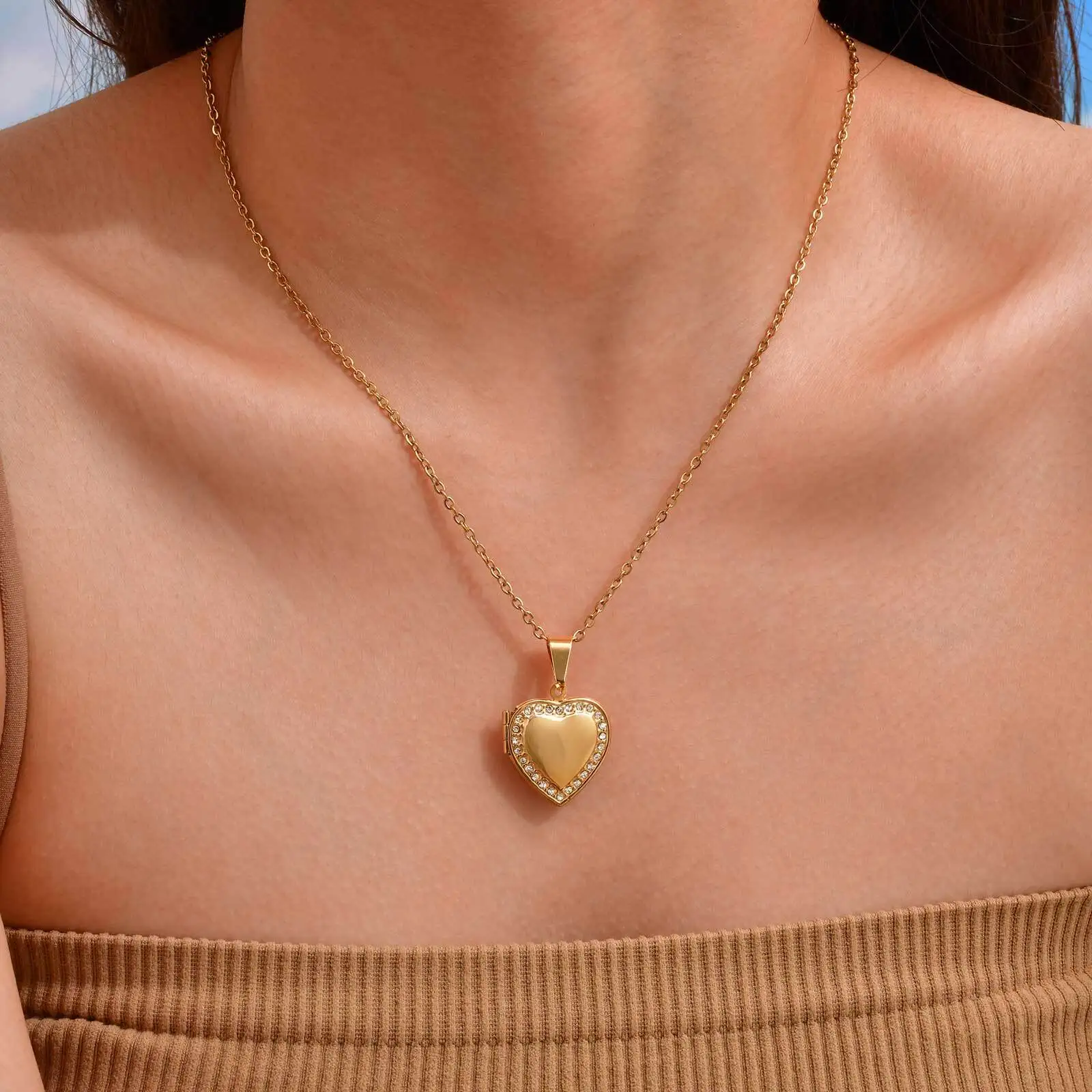 

Cubic Zirconia Heart Locket Necklace for Women, Stainless Steel Openable Love Shape Pendant,18k Gold Plated Birthday Gifts