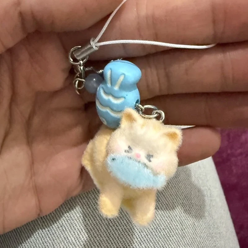 Flocking Resin Cat Eating Fish Pendant Keychain Charms Jewelry Making Mobile Phone Keychain Bag Hanging Car Pendant Charm Gifts
