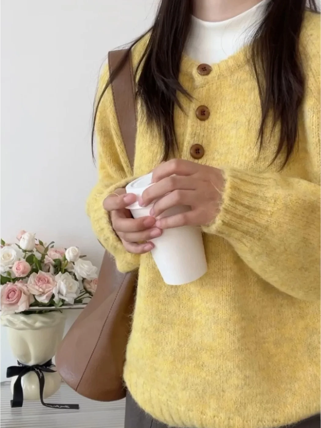 

Желтый свободный вязаный свитер, женский осенне-зимний пуловер с открытым воротником, повседневный топ на раннюю осень, уникальный и красивый