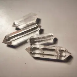 100% Natural Clear White Quartz Crystal Stone Point Healing Obelisk Hexagonal Wand Treatment Stone Home Decoration Stone