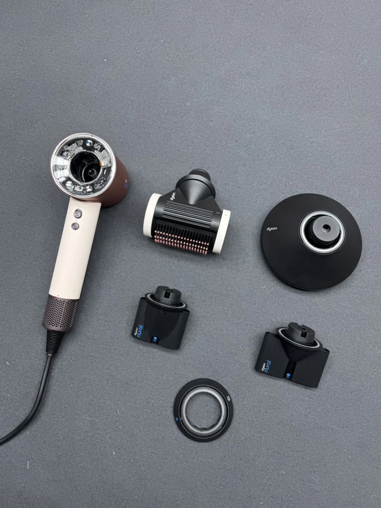 

The new cross-border HD16 hair dryer has the same high-speed , negative ion , and household mini hair dryer hair dryer holder