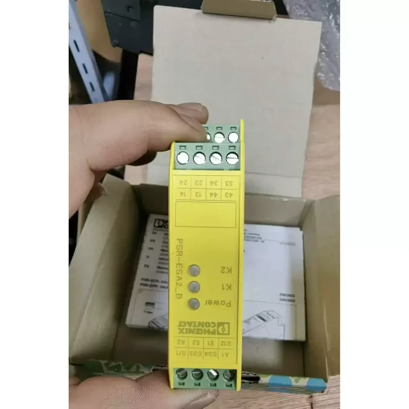Phoenix Safety Relay 2963802 PSR-SCP-24UC/ESA2/4X1/1X2/B