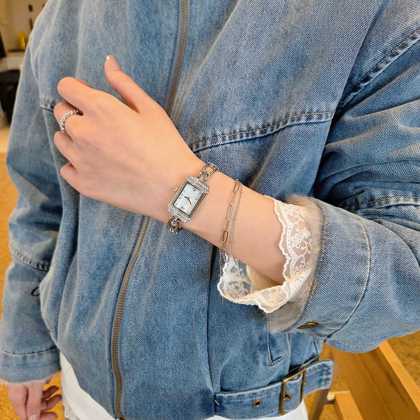Exquisite Luxury New Emerald Women's Watch Retro Fashion Quartz Watch Elegant Casual Full Diamond Small Dial Women's Watch