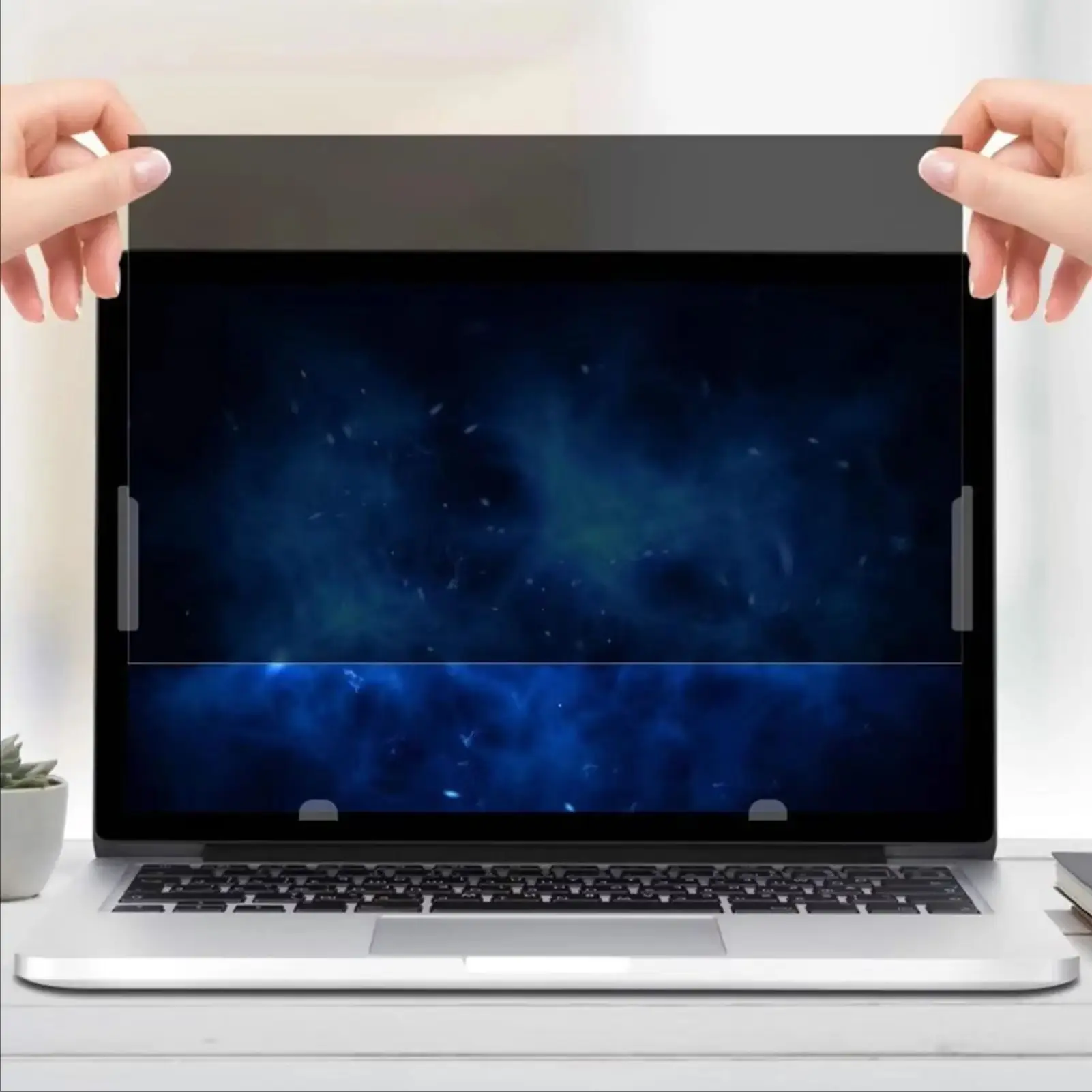 

Computer Privacy Screen Protector Filter for Laptop Screen Privacy Shield Anti-Scratch Protector Film for Monitor Laptop 14 Inch