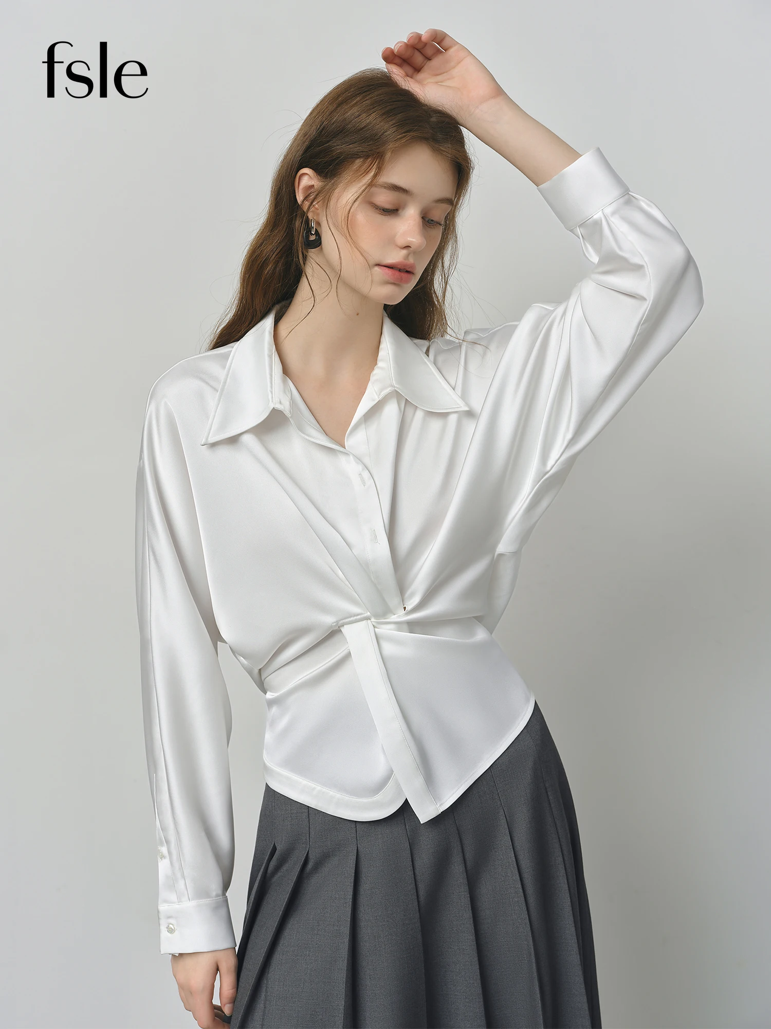 

FSLE French Style Minimalism V-neck Long Sleeves Shirt For Women 2025 Autumn New Arrival Slightly Loose Twist Top 25FS13300