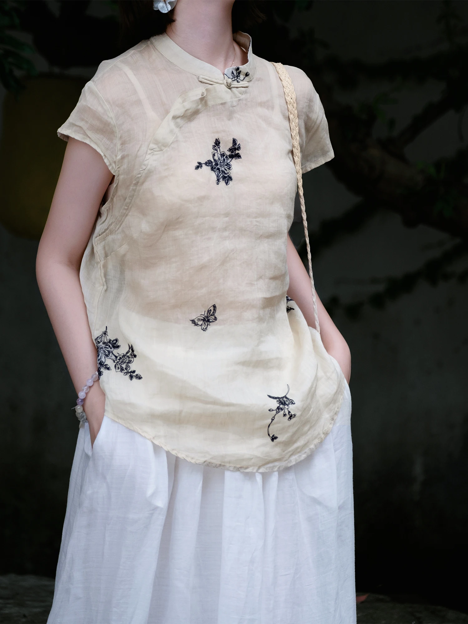 

Женская летняя футболка из льняной ткани с вышивкой в китайском стиле, с воротником на пуговицах, из серии «Растения»