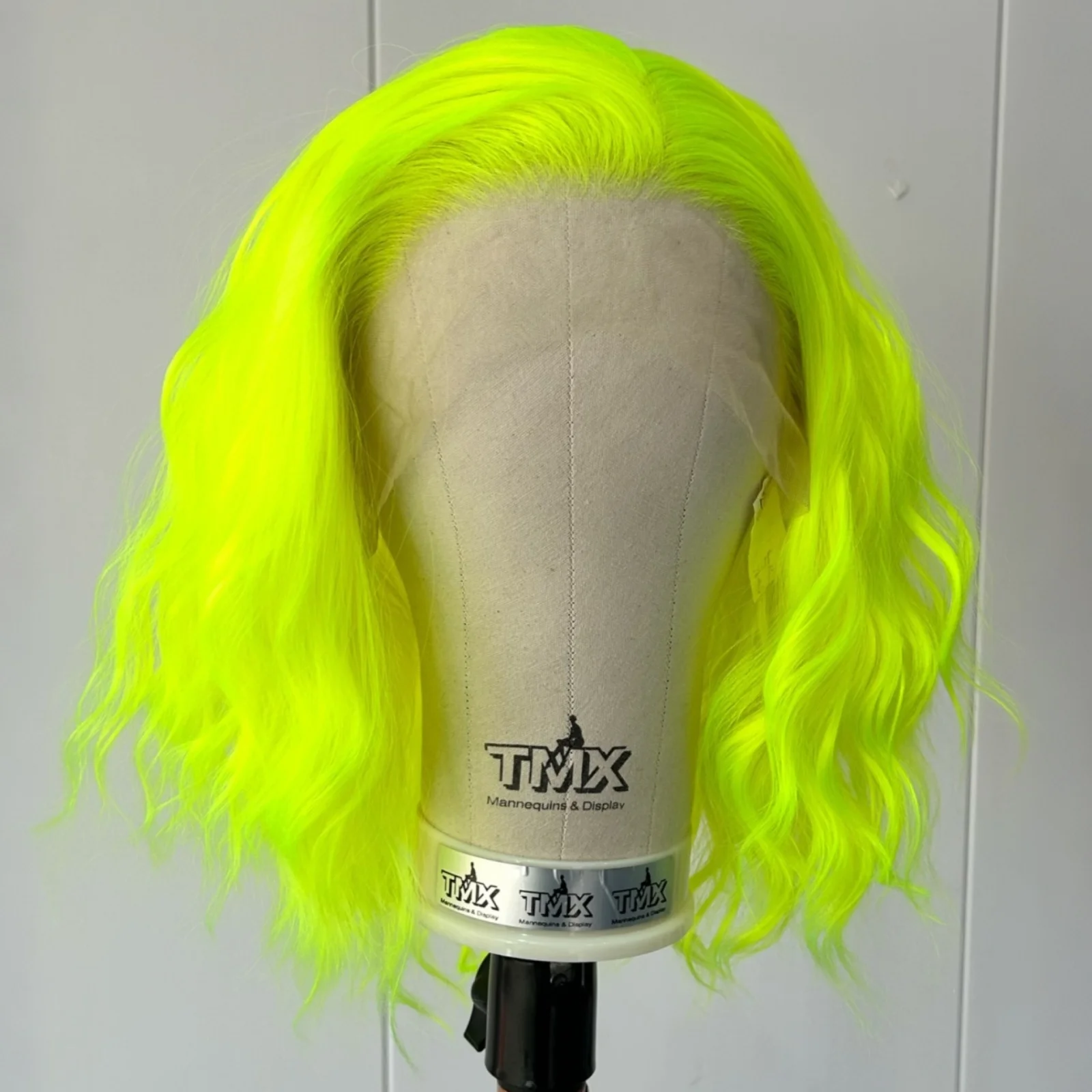 Neon Green Short Curly Bob Wigs for Women Free Part Synthetic Hair Loose Curly Wavy Yellow Bob Wig for Cosplay Costume Party