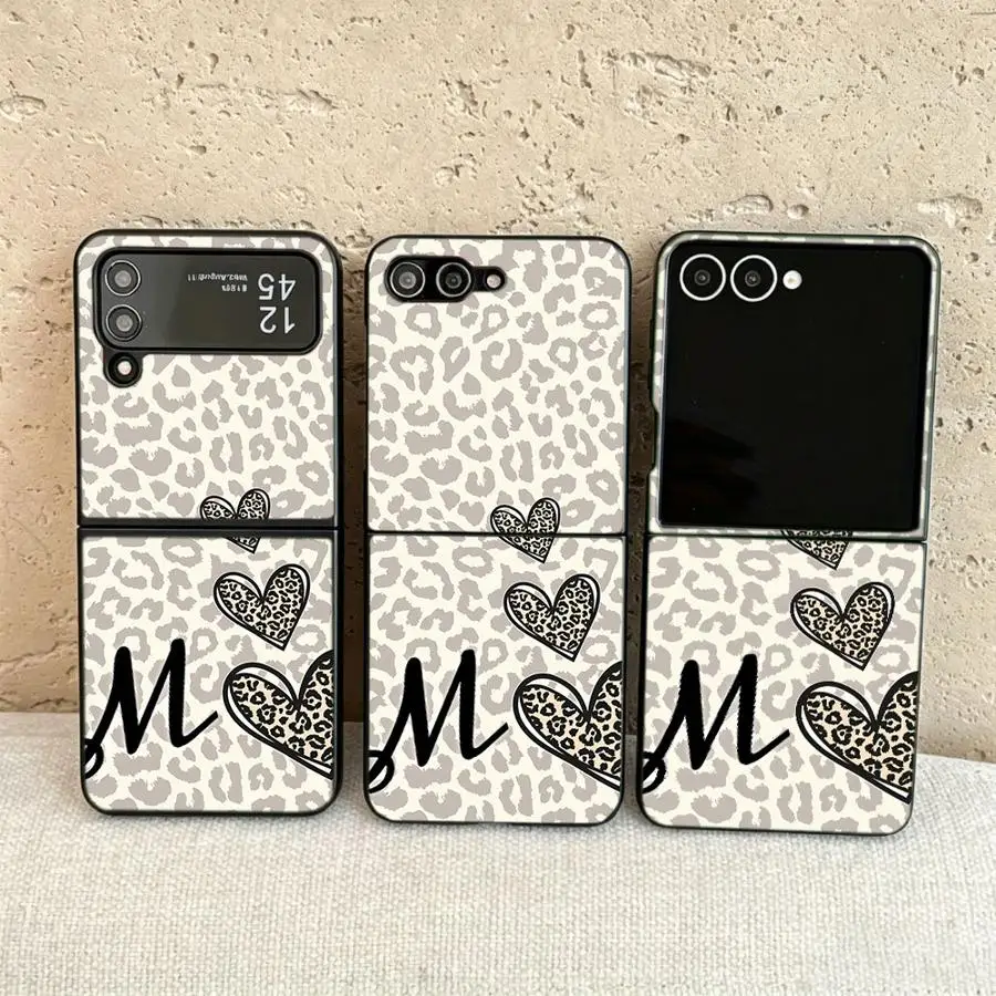 

Case for Samsung Galaxy Flip6 Flip5 Z Flip 7 6 5 4 3 Flip4 Flip3 Flip7 FE Back Phone Cover Funda Leopard Hearts K M
