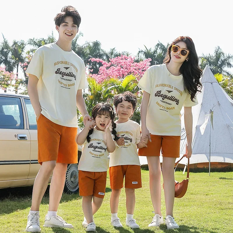 

Holiday Family Summer Outfits Father Mother and Daughter Son Baby T Shirts Shorts Two Piece Sets Korean Parent-child Clothing