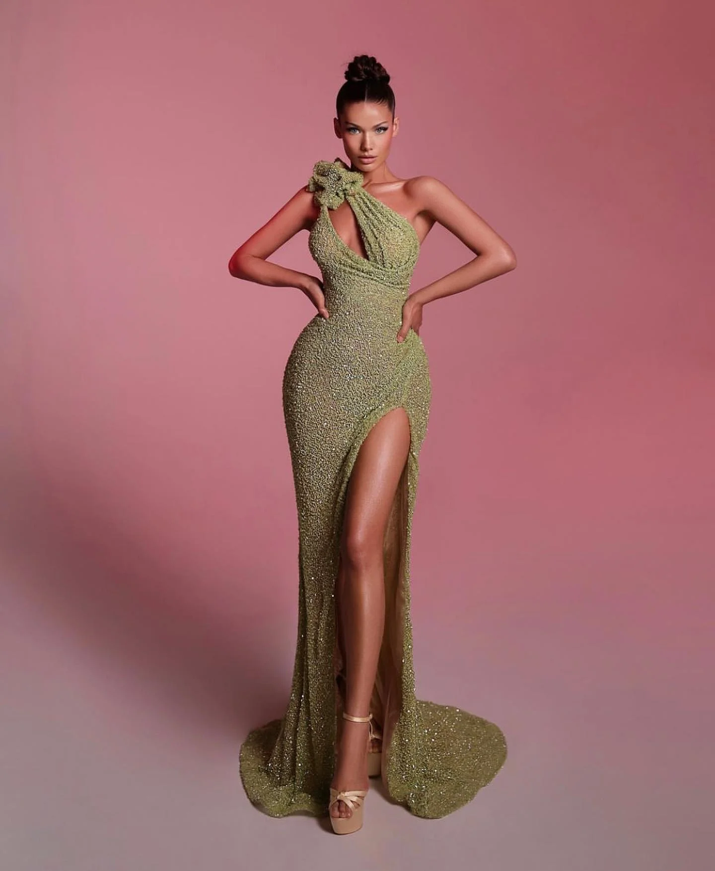 Nuevo vestido de noche sin espalda sin tirantes de lujo con lentejuelas y tirantes finos para mujer vestido largo hasta el suelo