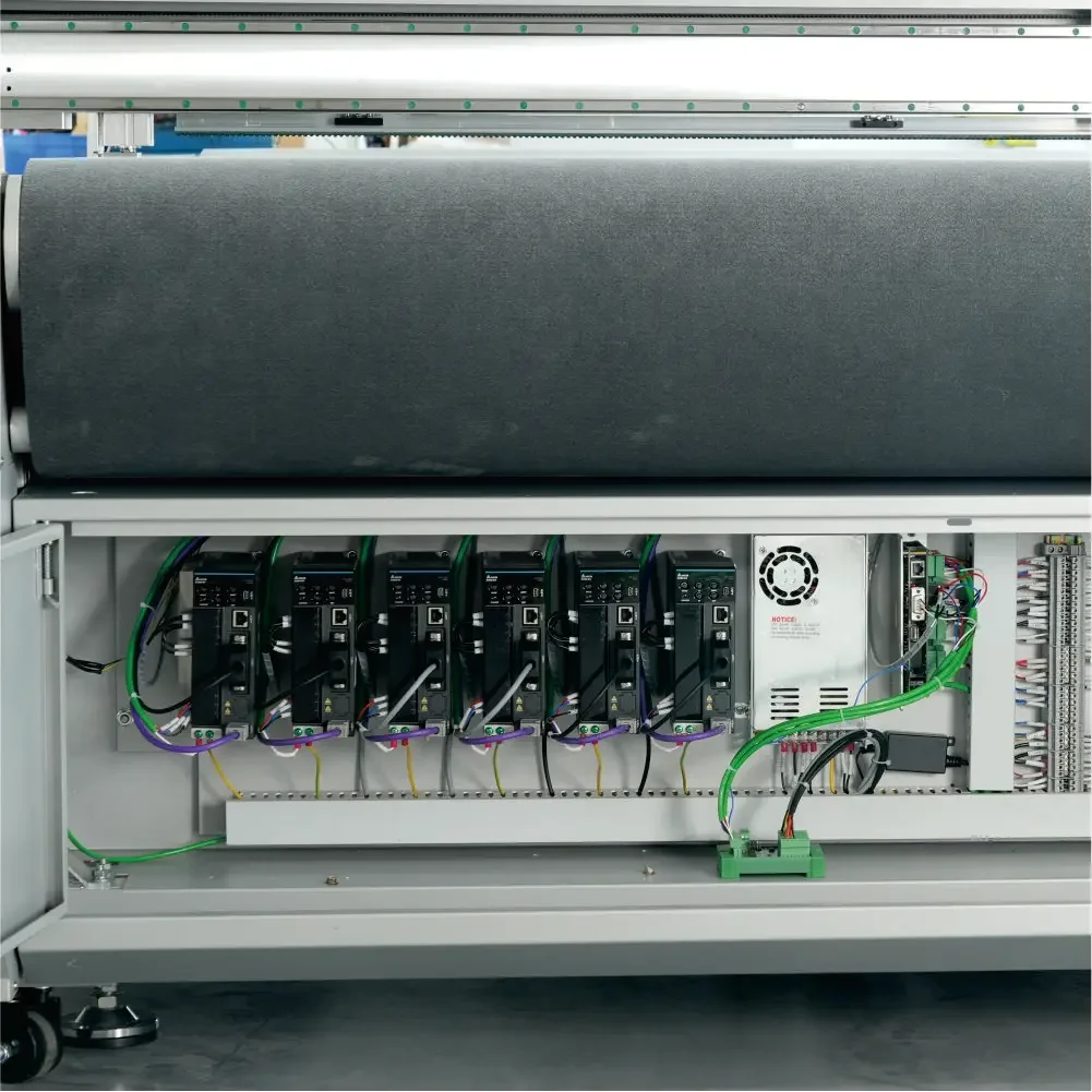 Machine de découpe multicouche avec caméra supérieure pour couper les tissus et textiles