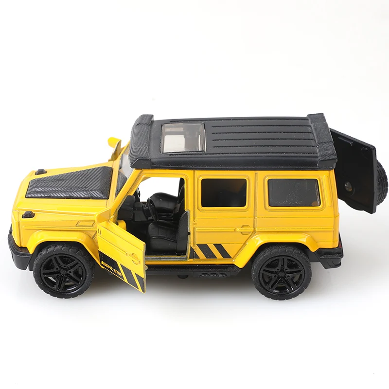 Coche de juguete extraíble para niño, juguete de metal fundido a presión, opciones de color negro y amarillo, escala 1/36, 3 puertas,