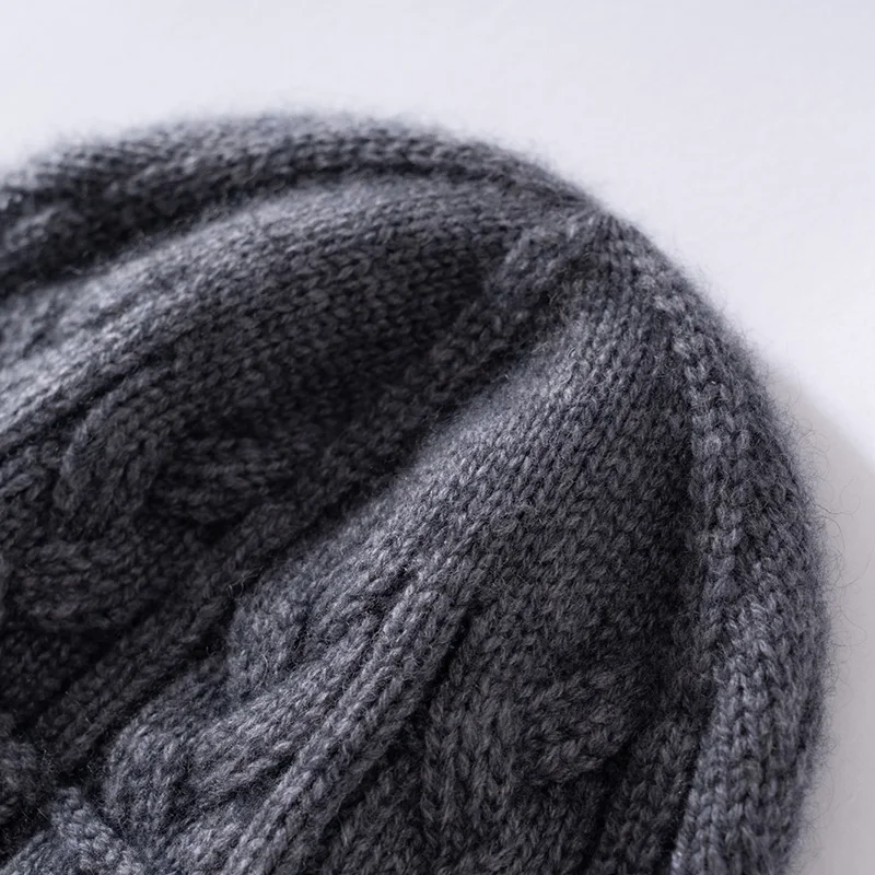 100% hochwertige Kaschmirmütze für Damen, weiche, warme Wintermütze, gestrickte, lässige Outdoor-Mütze in Unifarbe mit geripptem Twist-Muster. – Detail 12