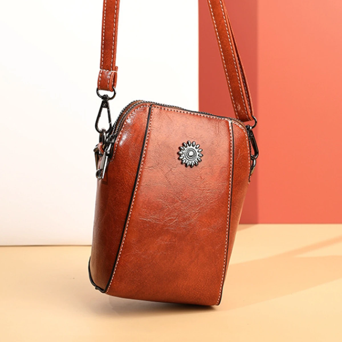 Modische Damen-Umhängetasche aus weichem Leder, trendige vertikale Crossbody-Tasche, tragbare Handytasche – Detail 5