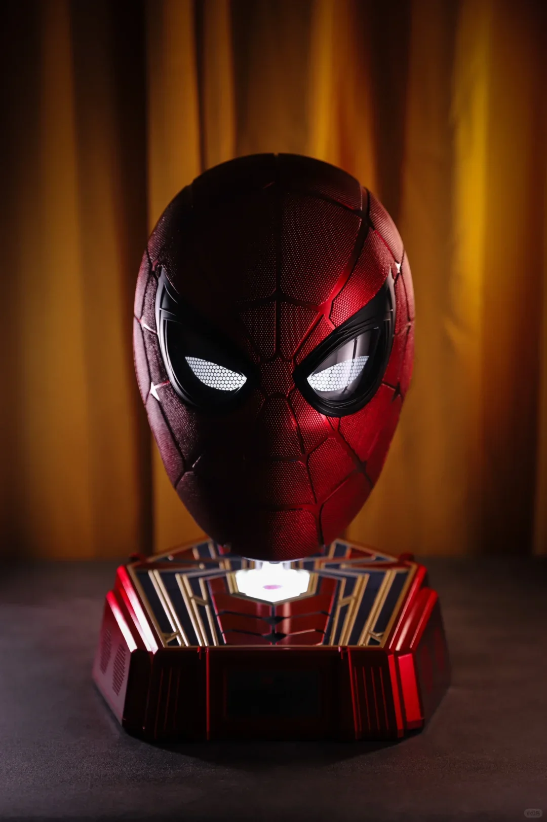 

Новый продукт в наличии Marvel Final Version Шлем Человека-паука Косплей Серия 1:1 Носимый Bluetooth-динамик Настольный орнамент