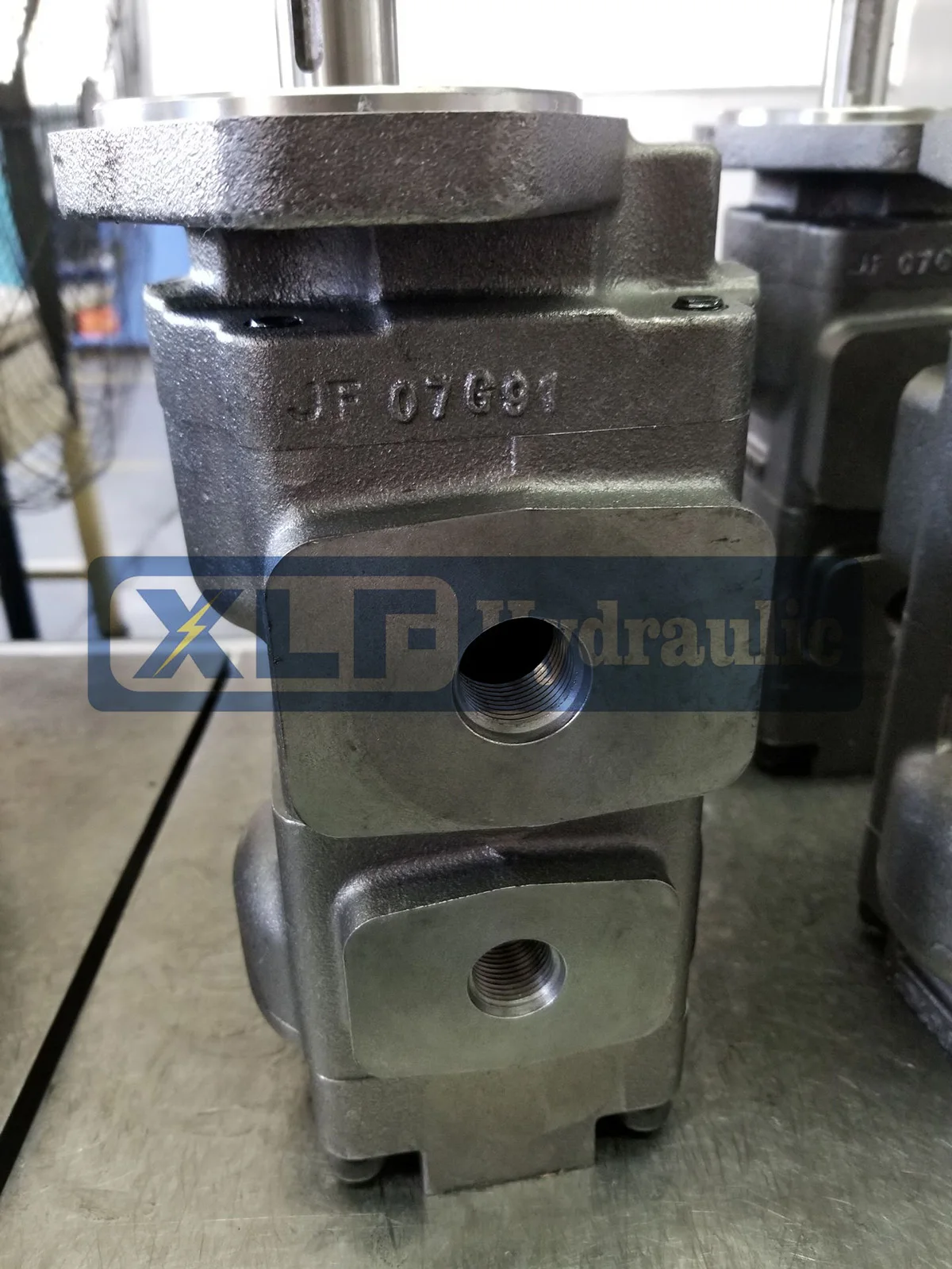 3CX 332F9029 332/F9031 20/925340 High Efficiency 3-Stage 250 Bar Hydraulic Gear Pump with 3/4 in Connection