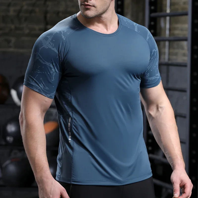 

Men's Ice Silk Sports T-shirt Dry Fit Breathable Thin Round Neck Shirts Tops Fitness Running Short Sleeves Elasticity Tracksuit