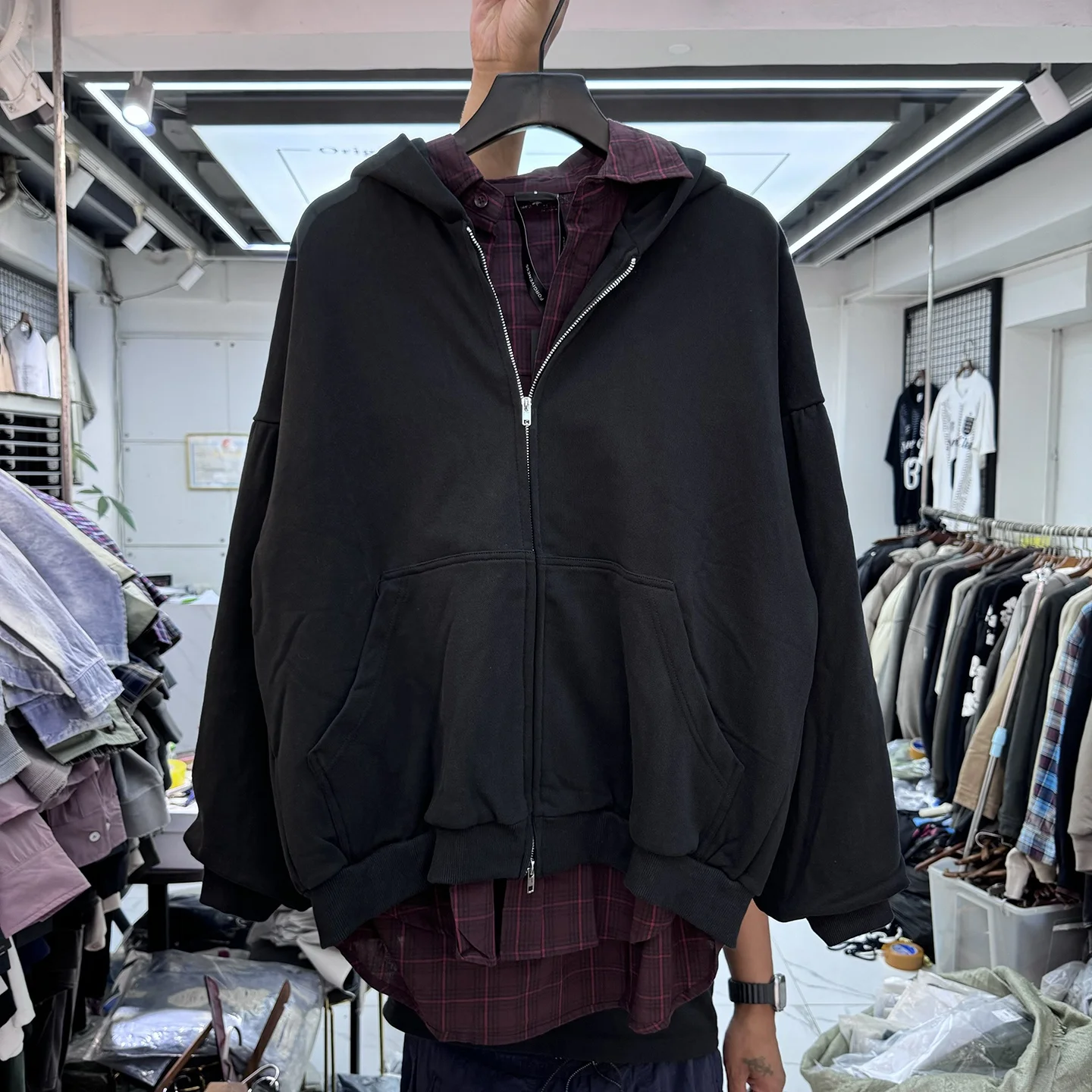 Cardigã Retrô Americano com Estampa Xadrez e Efeito Duas Peças, Jaqueta Casual Solta com Zíper para Homens e Mulheres, Tendên...