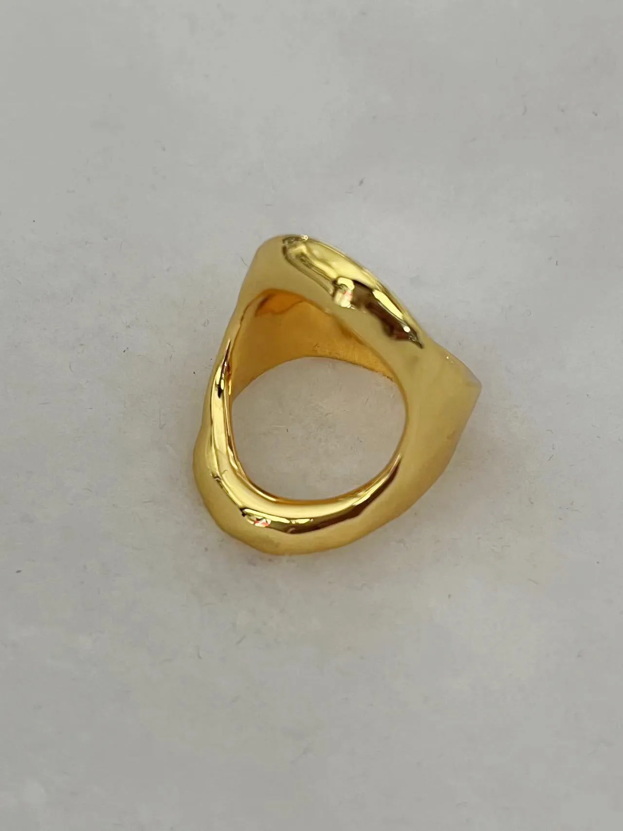 

UNOde50 Minimalist Gold Color Rings France Vintage Gold Plated Oval Shell Elegant Wedding Bride Jewelry Gifts for Women