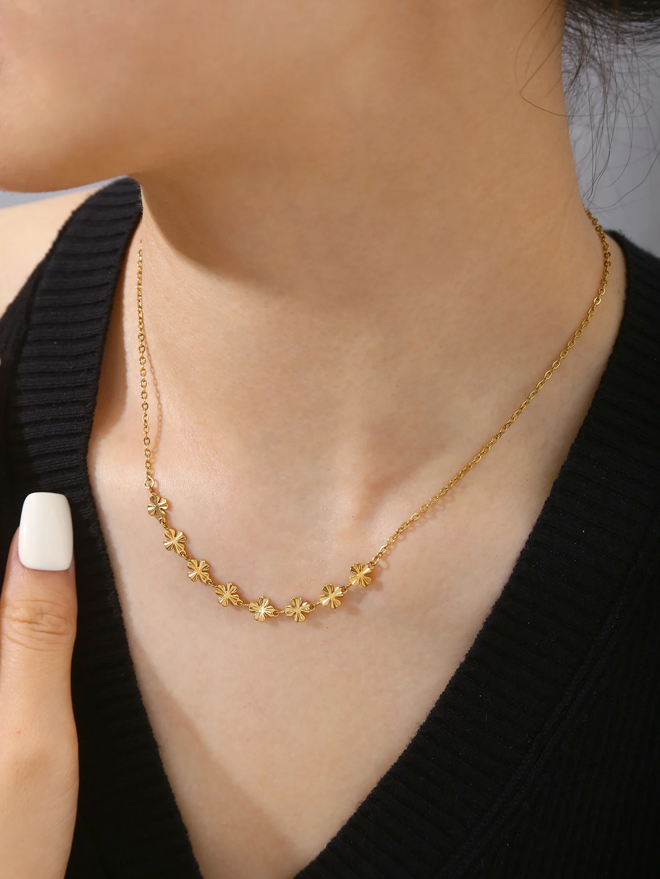 1 Pc Of A Minimalist,Elegant,And Sophisticated Stainless Steel Necklace/Bracelet With An 18K Gold-Plated Four-Leaf Clover Design