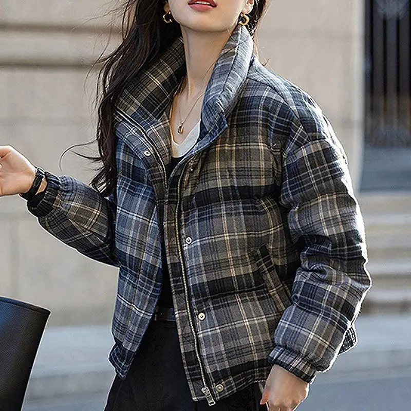 2025 ملابس قطنية نسائية شتاء جديد منقوشة قصيرة سميكة دافئة موضة سترة مبطنة بالقطن #2