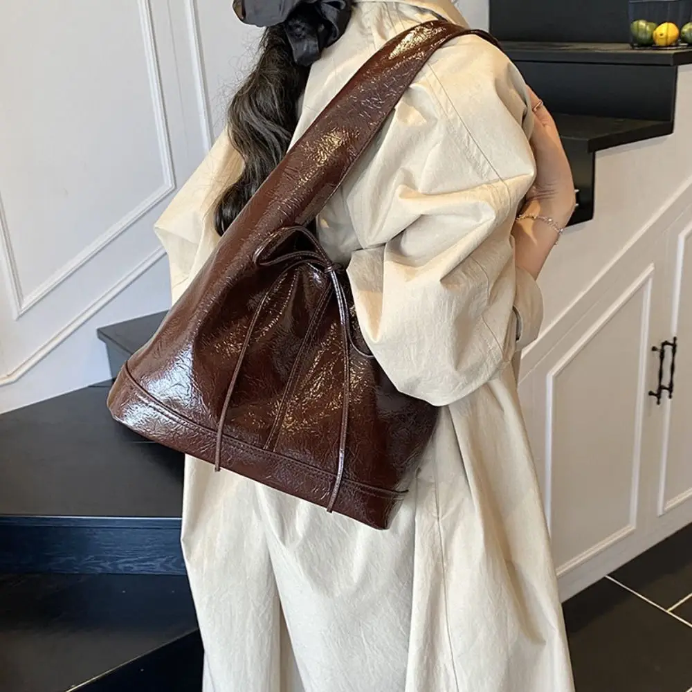

New Deisgn Oil Wax Leather Tote Bag Korean Style Solid Color Bow Bucket Bag Sweet Large Capacity Commuting Shoulder Bag Girls