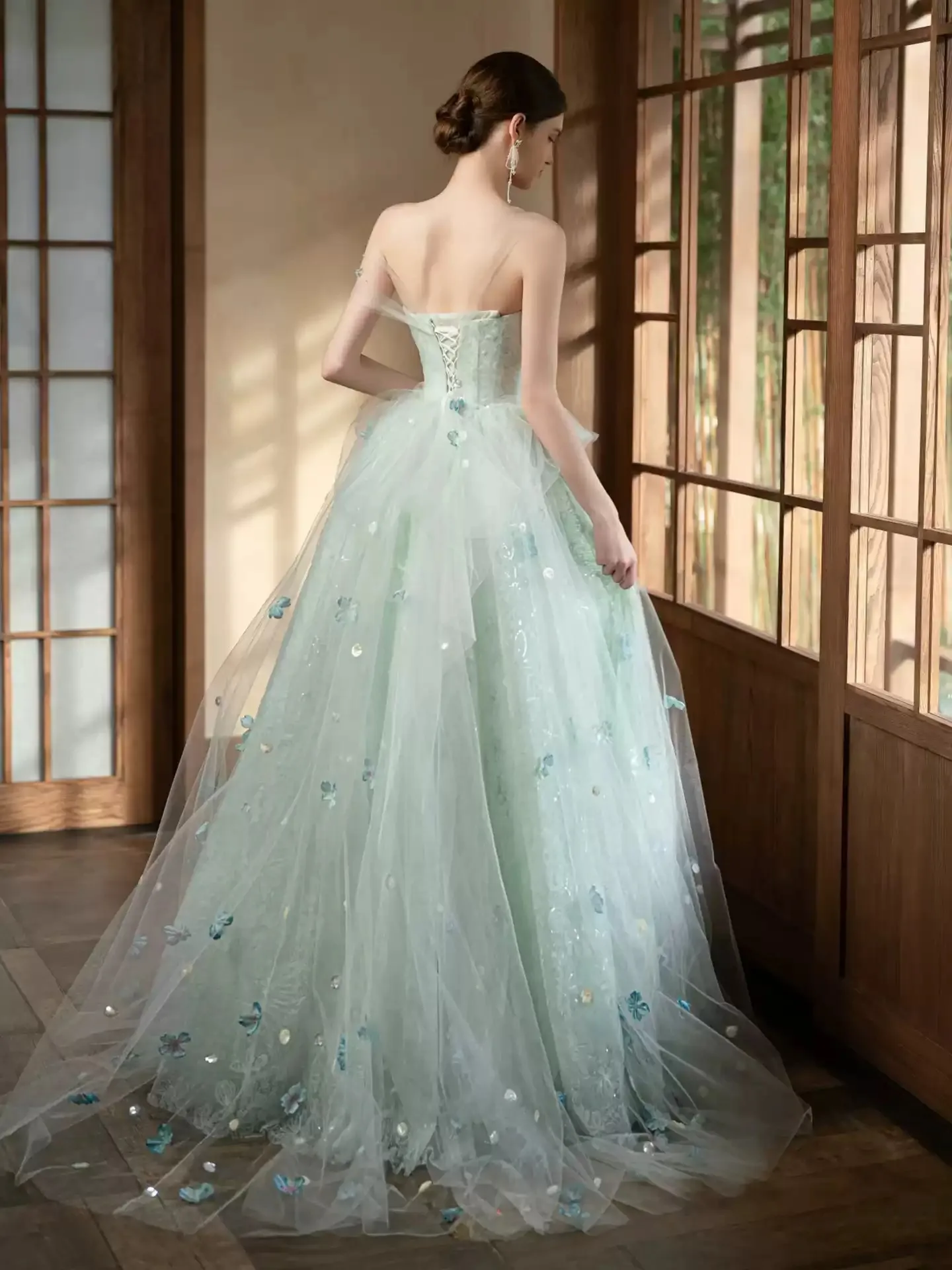 연한 녹색 이브닝 드레스 2025 요정같은 롱 프롬 드레스 레이어드 튤과 아플리케 레이스업 백 파티 드레스 비즈 장식 아플리케