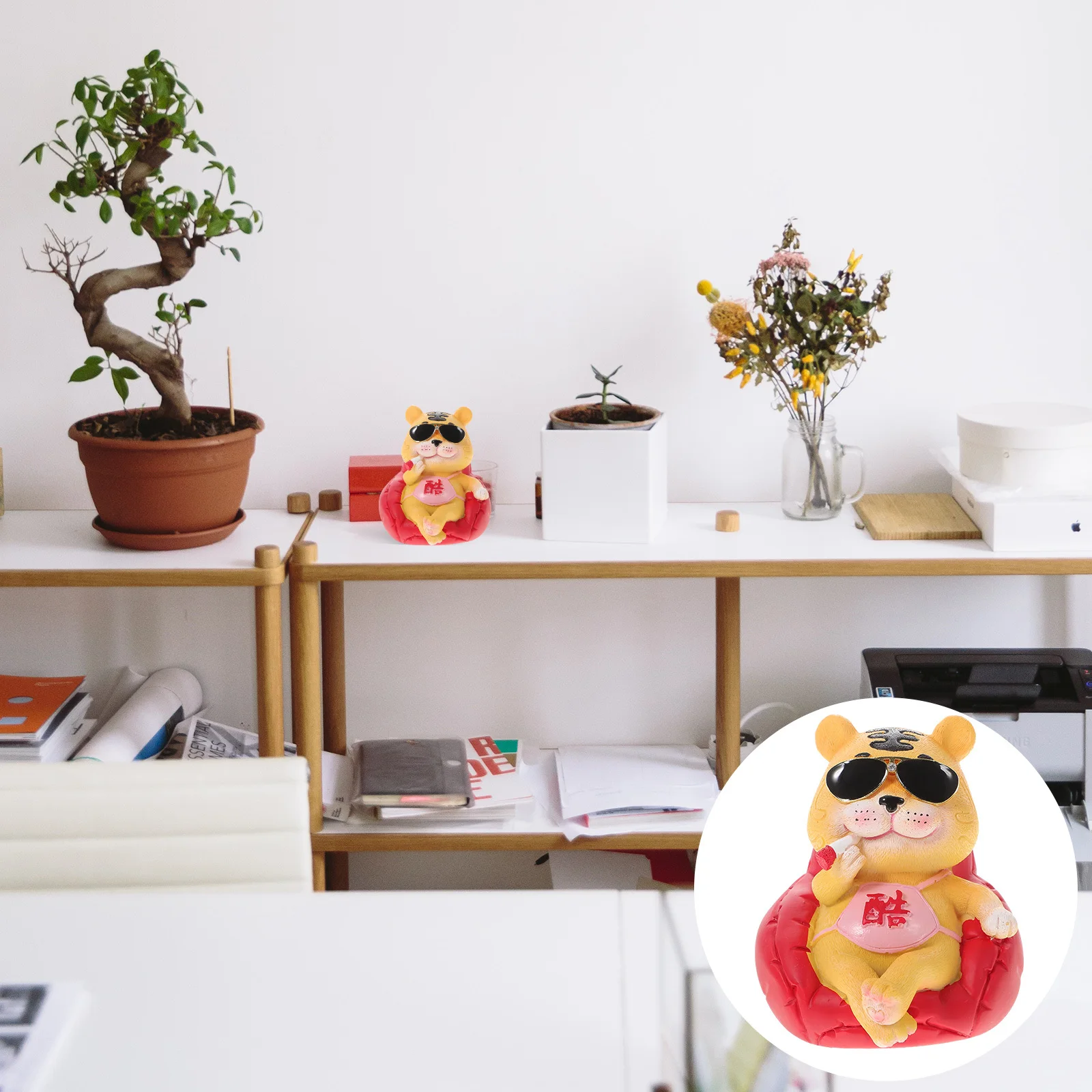 

Creative Resin Tiger Statue Quality Craft Smooth Texture Home Decoration Desktop Ornament for Bedroom Living Room Office Gift