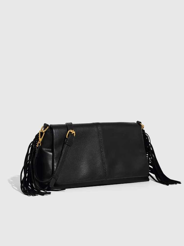 2025 Classici Borsa da donna nera Borsa a tracolla con nappe alla moda Borsa con copertura ribaltabile Borse da pendolare versatili Borse con busta in pelle PU