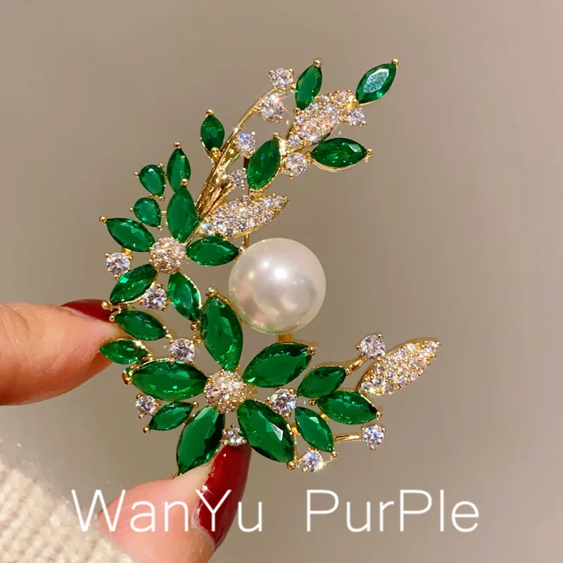 Gardenia Flower Brooches Temperament Creative Design Gold Color Green Zircon Women Dress Jacket Cardigan Pin Buckle Accessories