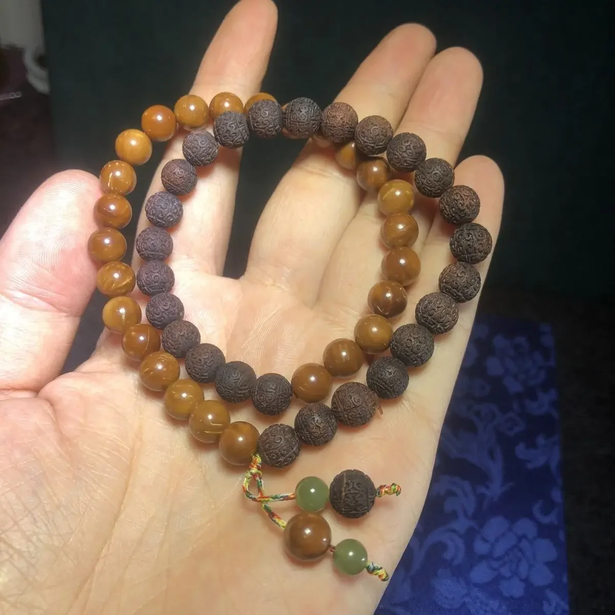 

UMQ Unique and Exquisite: Natural Cook8mm Beaded Incense Hand Chain with Double Circle Buddhist Prayer Beads Bracelet