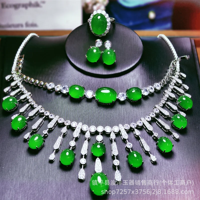 Ice jadeite inlaid 925 silver-plated , luxurious green jade clavicle chain, good night gemstone necklace