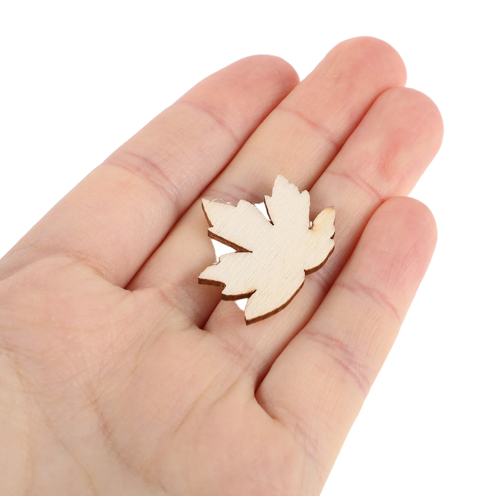 

100Pcs Unfinished Maple Leaf Wood Pieces Blank Leaves for Crafting Rustic Home Decor Thanksgiving Autumn Decorations DIY Wooden