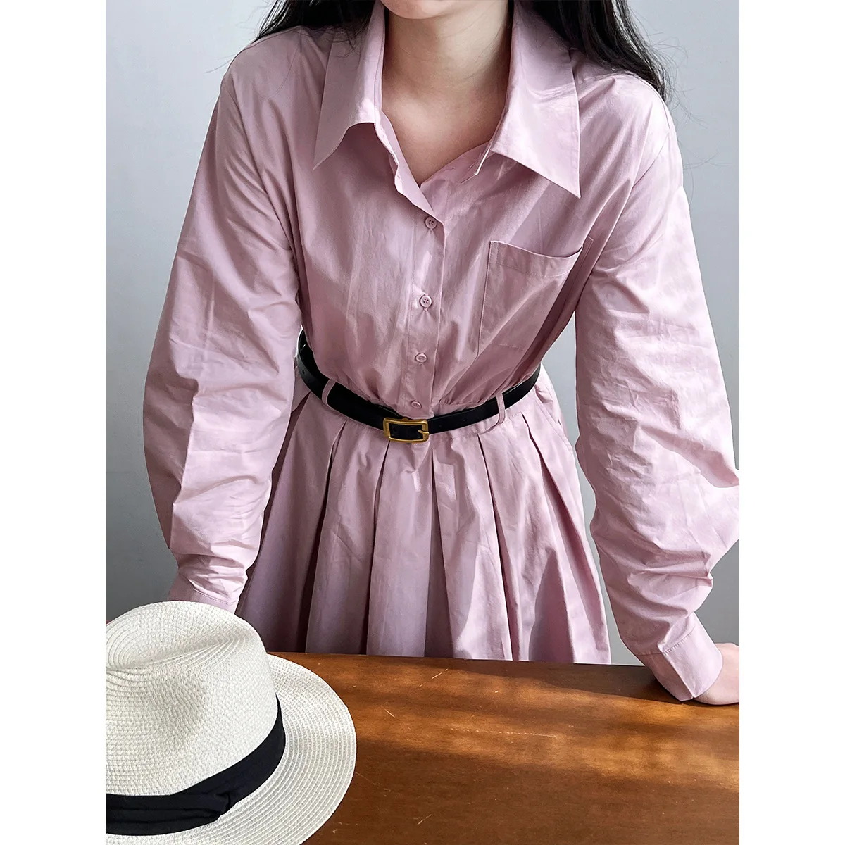 Abito camicia da donna con colletto polo francese in cotone 100%, che exuse il senso di lusso primaverile autunnale, con una gonna lunga in vita stretta