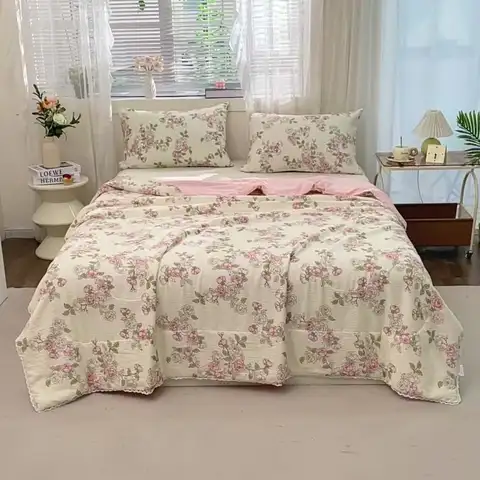 Couette d'été à imprimé floral avec couleur contrastante orange, embellissement en dentelle douce, fond blanc, douce pour la peau, simple ou double, 1 pièce