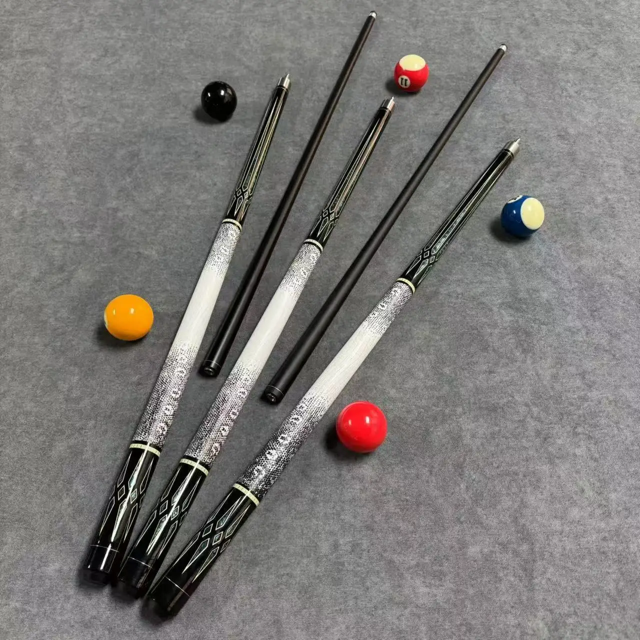 

2025Original Manufacturer 1/2-piece 13mm Carbon Fiber Pool Cue with Fiberglass Shaft, Stainless Steel Joint, and Maple Wood.