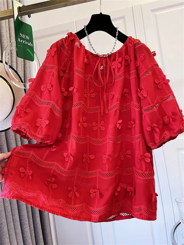 レッド ルーズ 半袖シャツ レディース 夏服 プラスサイズ 透かし彫りデザイン カジュアルスタイル ラウンドネックトップ 3D花柄