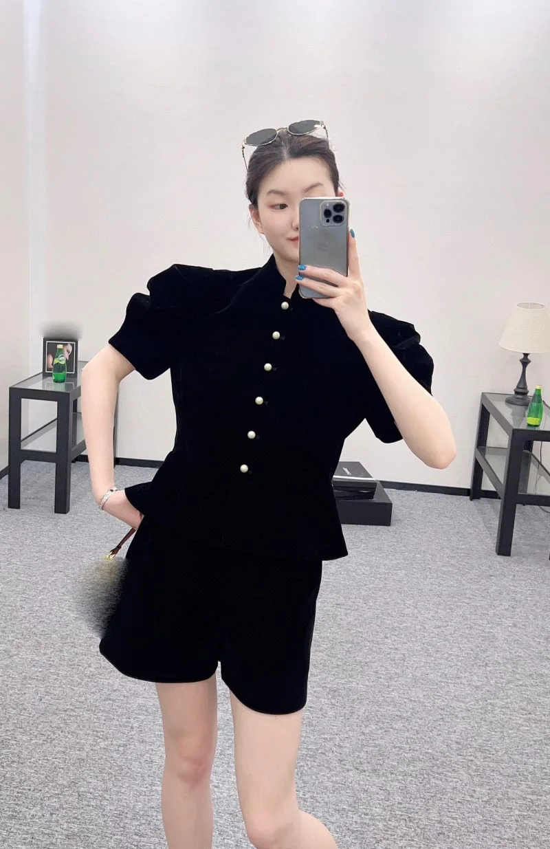 2024 Spring/Summer Women's Jacket Fashionable and Exquisite Korean Gold Style Black Velvet Pearl Button Bubble Sleeve Coat