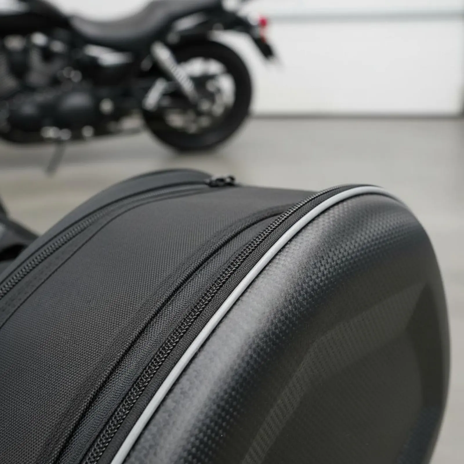 

2 Pieces Motorcycle Saddlebags Universal Fit Hard Shell Side Bags Expandable Motorcycle Panniers Reflective Strips