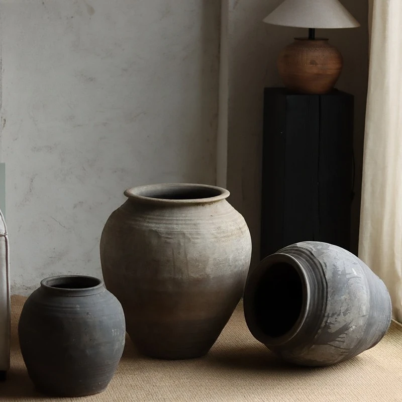 

Floor-to-ceiling clay pots, wabi-sabi style Daweng jars, handmade clay pottery homestay decorations, antique jars, green plant p