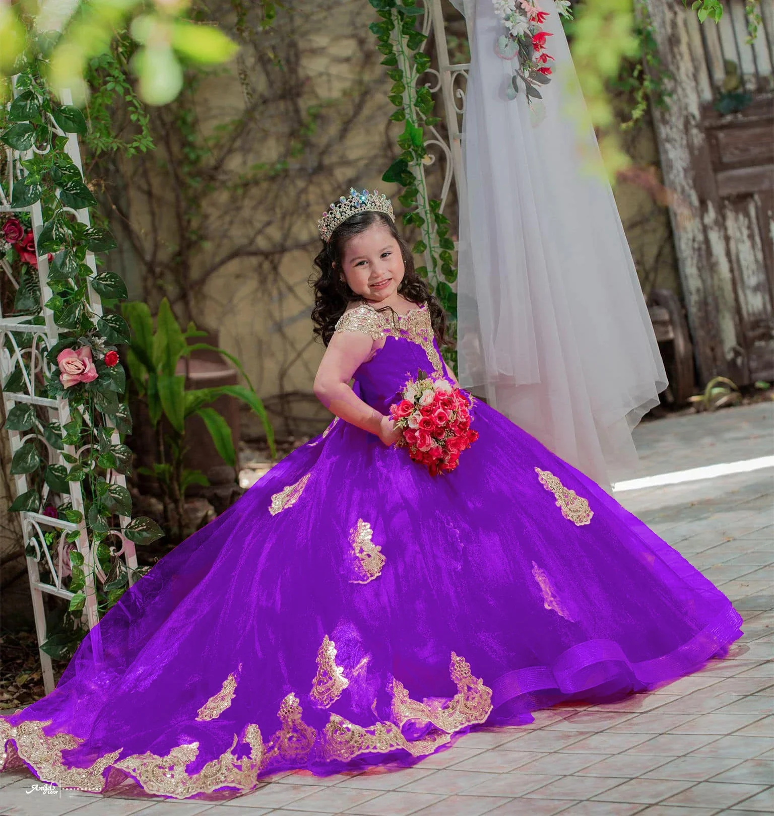 Красные платья с цветочным узором для девочек по индивидуальному заказу на свадьбу, без рукавов, с золотыми аппликациями, великолепное детское бальное платье для первого причастия, официальных мероприятий