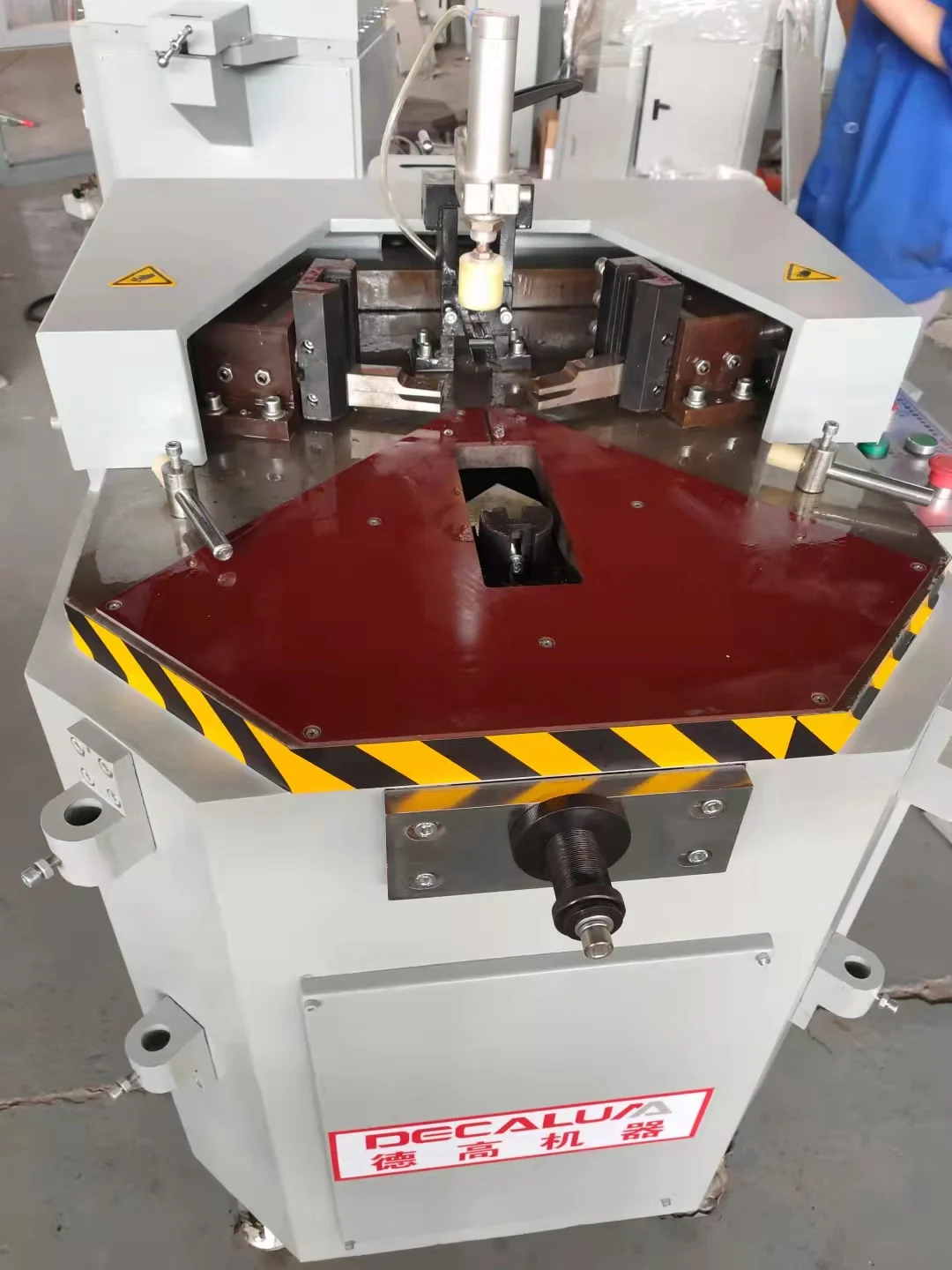 Factory Price Aluminum Window Door Frame Assembly Machine