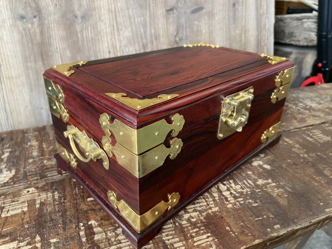 Custom Engraved Vintage Wooden Red Sour Branch Jewelry Box Modern Home Furniture for Living Room